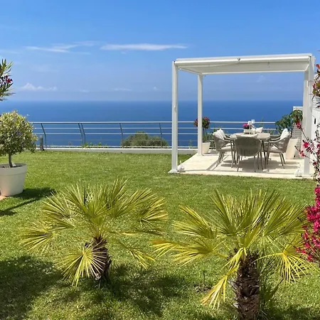 Casa La Perla, A Luxury